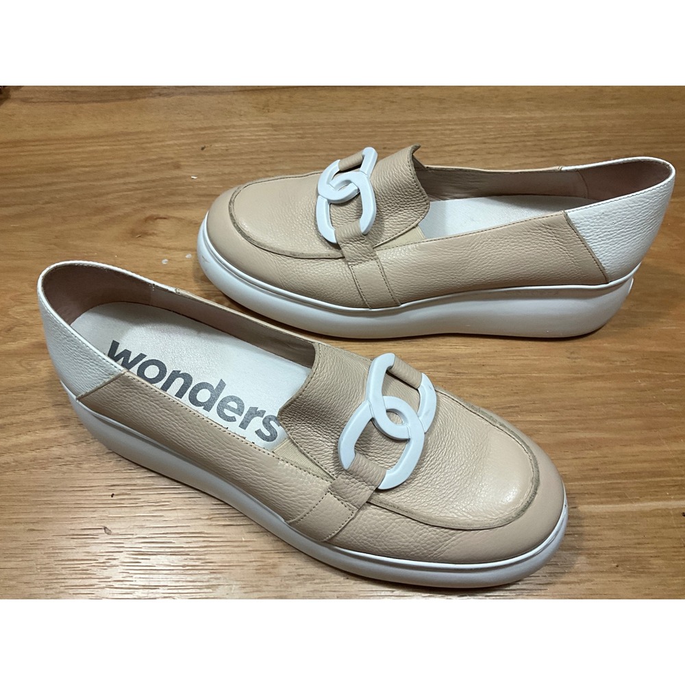 Wonders A-2611 Beige Leather Platform Loafers Chain Detail Made in Spain Sz 42